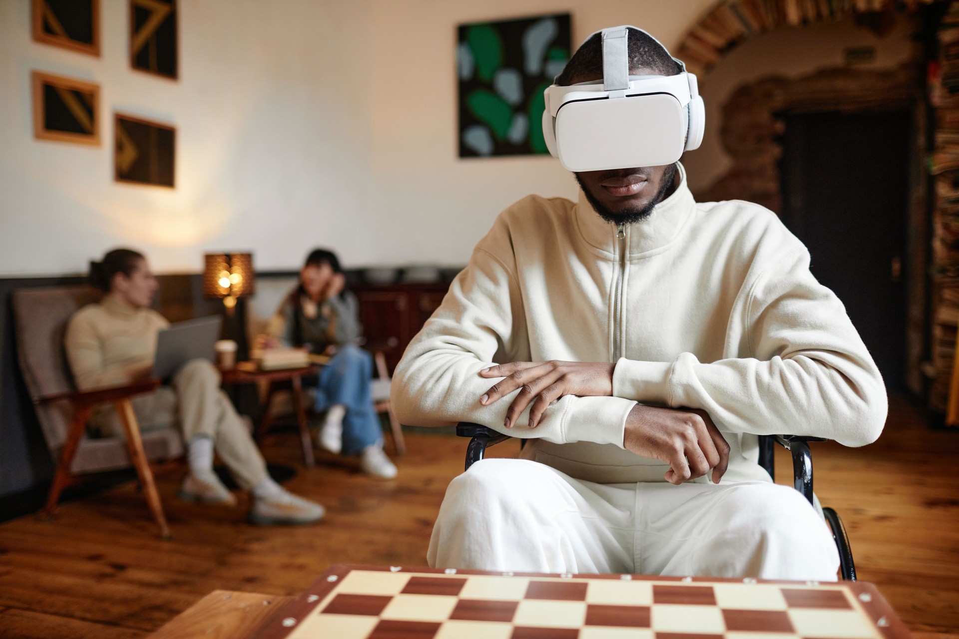 Man playing chess virtually